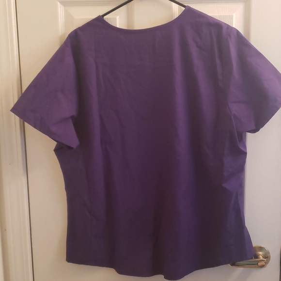 🤯3/$12 Vital Threads Purple Scrub Top Large - Picture 4 of 4